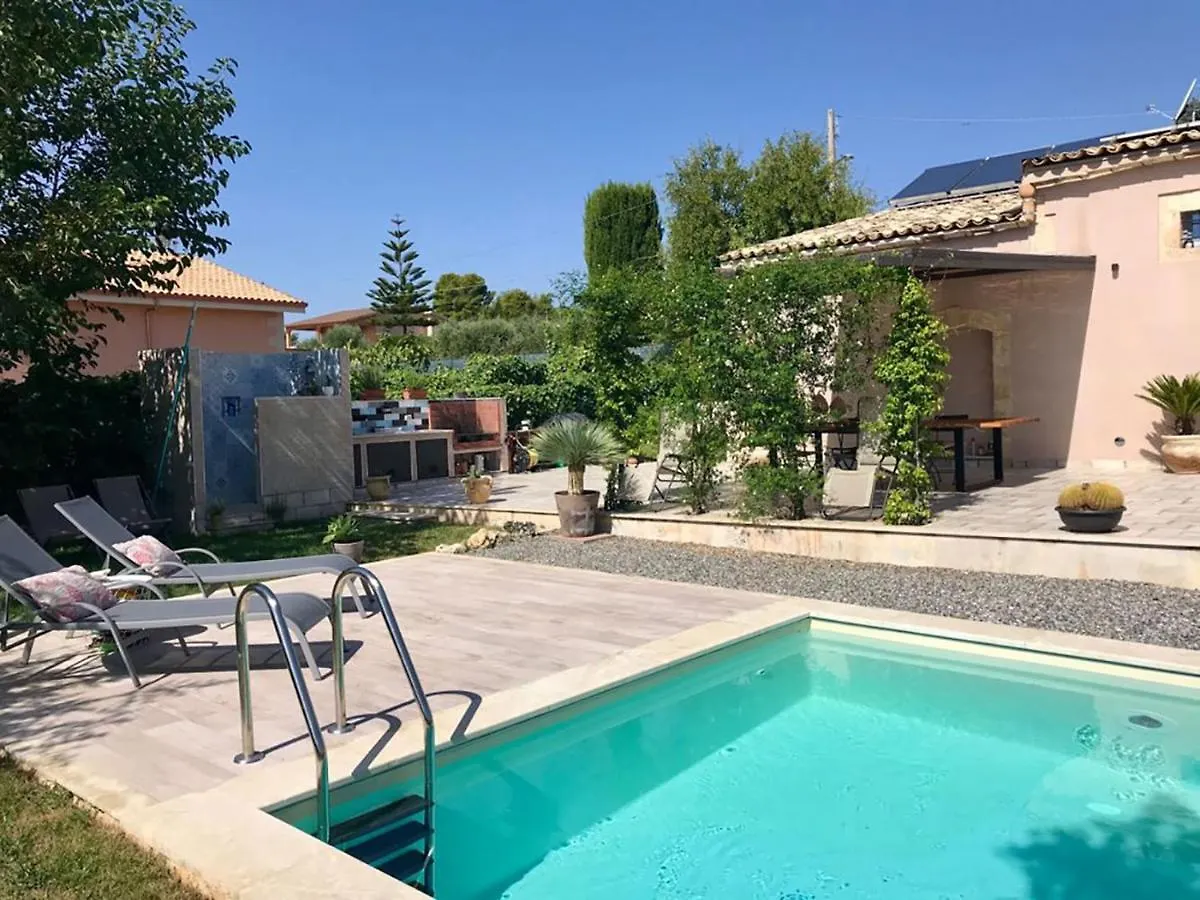 Appartamento Il Baglio del Picchio con piscina - Noto San Corrado di Fuori 0*,  Italia