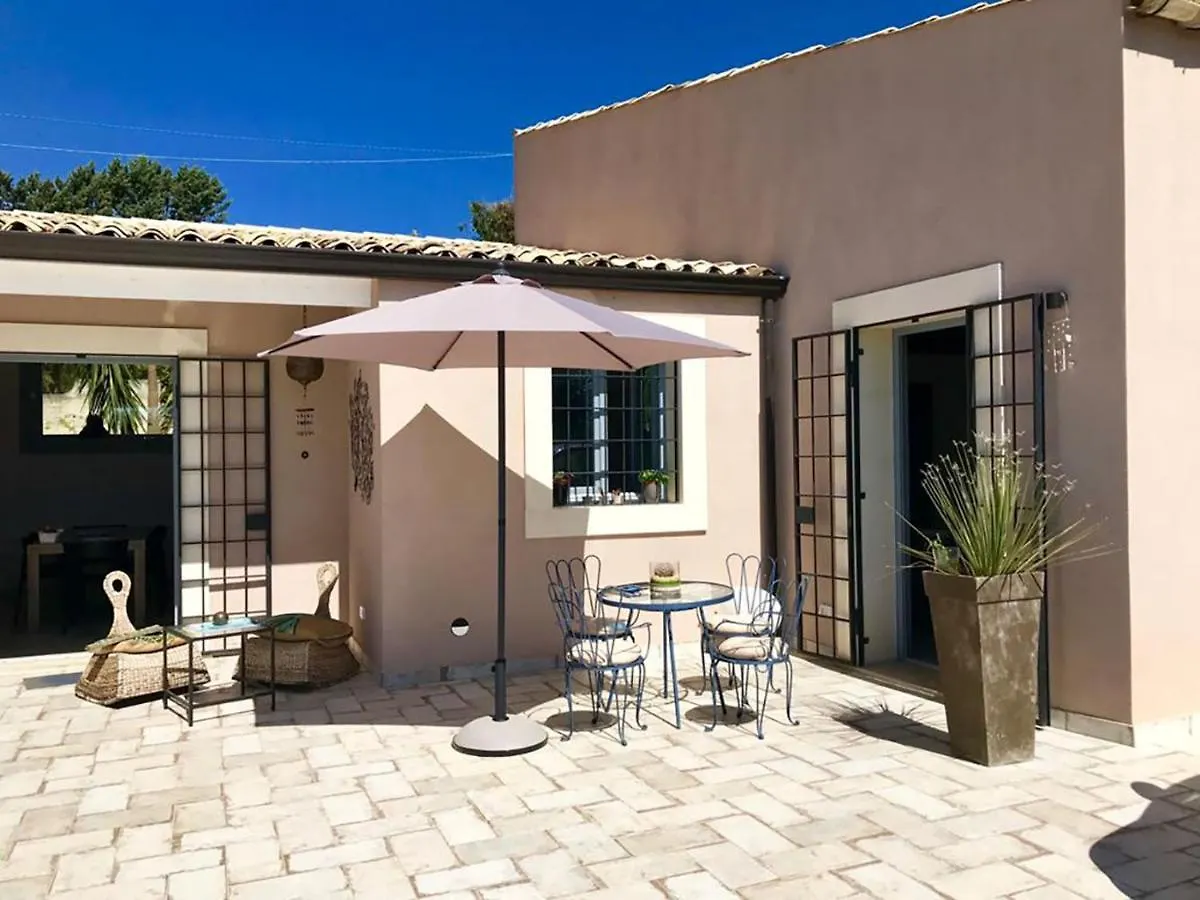 Appartamento Il Baglio del Picchio con piscina - Noto San Corrado di Fuori Italia